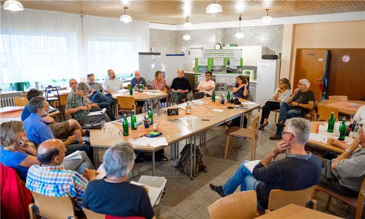 Die Teilnehmer der Pfarreiengemeinschaften im Bistum Trier verfassten zum Abschluss eine Resolution.privat