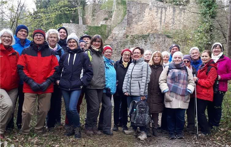 Die Teilnehmer der SPD-Frühjahrswanderung ließen sich von den widrigen Wetterverhältnissen nicht abschrecken. Foto: privat