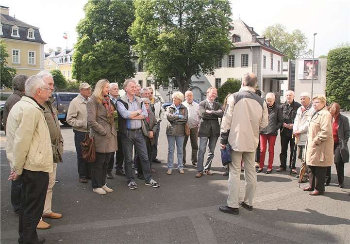 Die Teilnehmer der Stadtführung waren beeindruckt von den anschaulichen Schilderungen des Stadtführers Feix. privat