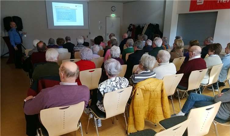 Die Teilnehmer der Veranstaltung der Senioren-Union Andernach im Haus der Familie folgten aufmerksam dem Vortrag von PHK Thomas. Foto: privat