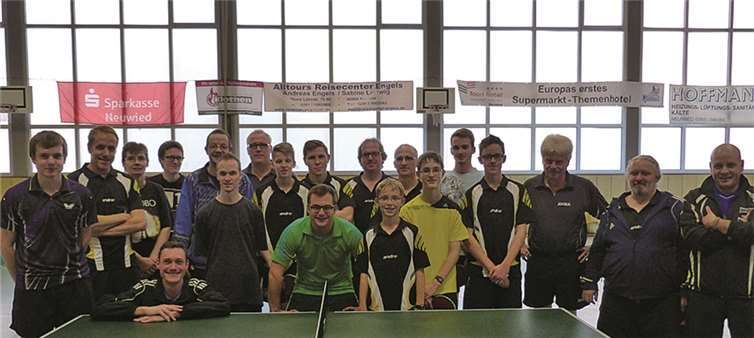 Die Teilnehmer der Vereinsmeisterschaften stellten sich zum Gruppenfoto zusammen.privat