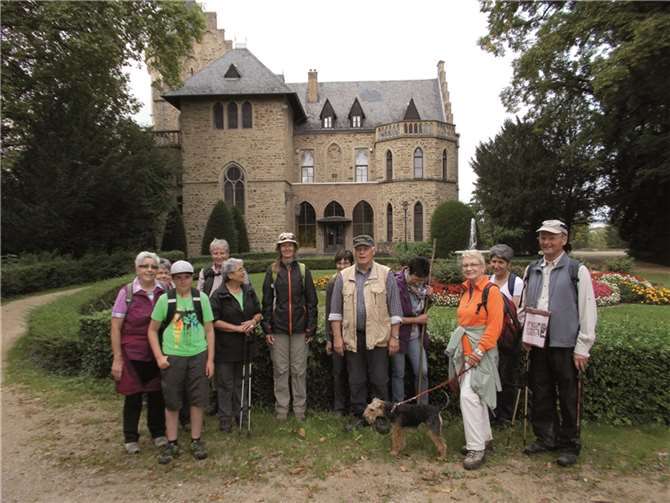 Die Teilnehmer der Wanderung erlebten regionale Geschichte hautnah.privat