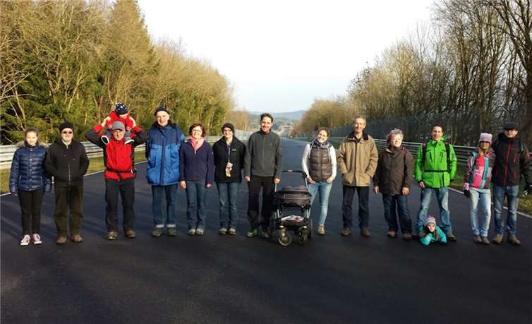 Die Teilnehmer der Winterwanderung auf der Nordschleife. privat