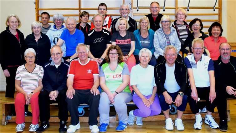 Die Teilnehmer der Wirbelsäulen-Gymnastik freuen sich auf weitere gemeinsame Jahre in der Rückenschule. privat
