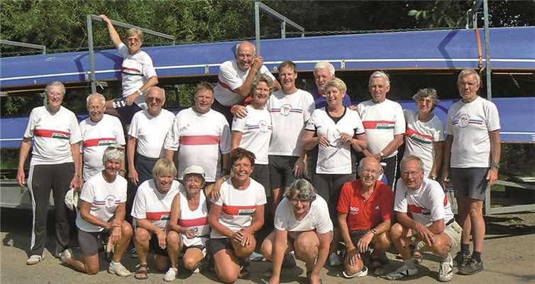 Die Teilnehmer der vom GTRVN ausgerichteten, einwöchigen Sommerwanderfahrt von Neuwied nach Kleve. privat