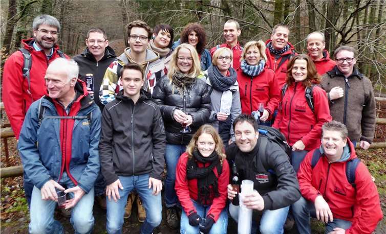 Die Teilnehmer des Ausflugs auf der Wanderung zur Brauerei.privat