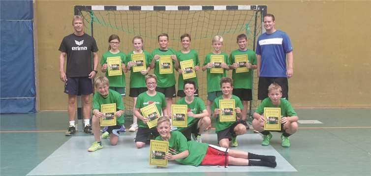 Die Teilnehmer des Camps konnten sich über Urkunde und T-Shirt freuen. privat