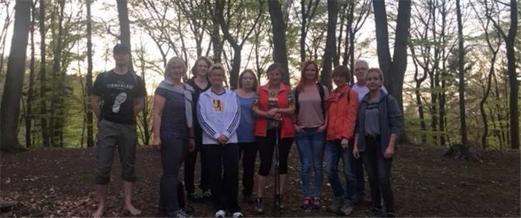 Die Teilnehmer des Caritas Zentrums beim gemeinsamen Ausklang nach der Wanderung. Caritas Zentrum, Mendig