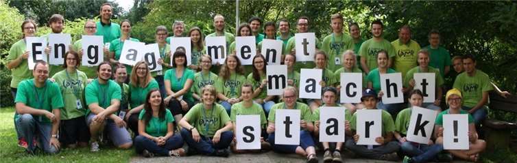 Die Teilnehmer des DBJ-Jugendcamps zeigen ihr Motto.Privat