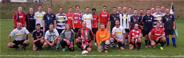 Die Teilnehmer des Fanclubturniers. privat