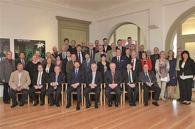 Die Teilnehmer des Festaktes zur 25-jährigen Städtepartnerschaft. privat