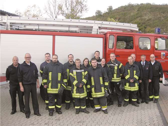 Die Teilnehmer des Fortbildungslehrgangs lernten die Bedienung von Löschfahrzeug und -geräten detailliert kennen. privat
