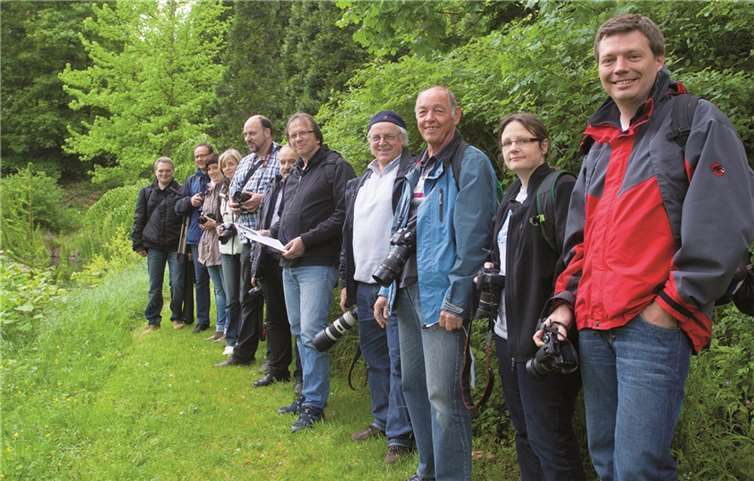 Die Teilnehmer des Fotokurses im Härlepark mit ihrem Dozenten Wolfgang Tischler (5.v.r.). Nadja Pavel
