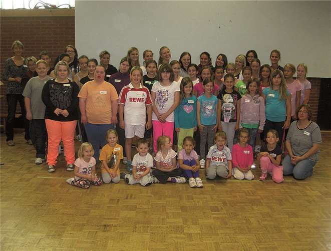 Die Teilnehmer des Funkenspieletages sowie deren Trainerinnen und Betreuerinnen.privat