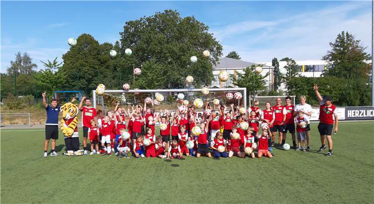 Die Teilnehmer des Fußballcamps auf der Karthause hatten einiges zu erzählen.Quelle: VfR Eintracht Koblenz