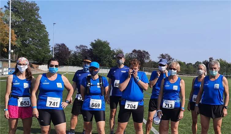 Die Teilnehmer des Halbmarathons sind für den Start vorbereitet.