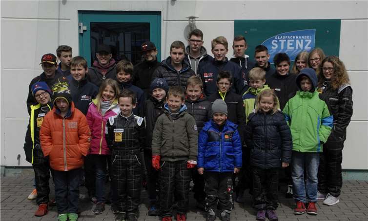 Die Teilnehmer des Jugend Kart-Slalom-Cups.privat