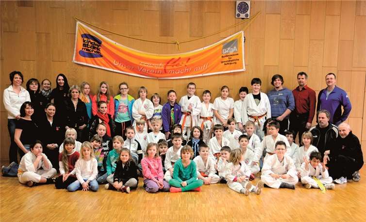 Die Teilnehmer des Karate-Club Puderbach am diesjährigen Trainingslager in der Sportschule Rheinhessen.privat