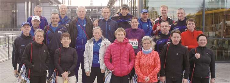 Die Teilnehmer des Lauftreffs SV Weitersburg beim Dresden Marathon vor dem Start. privat