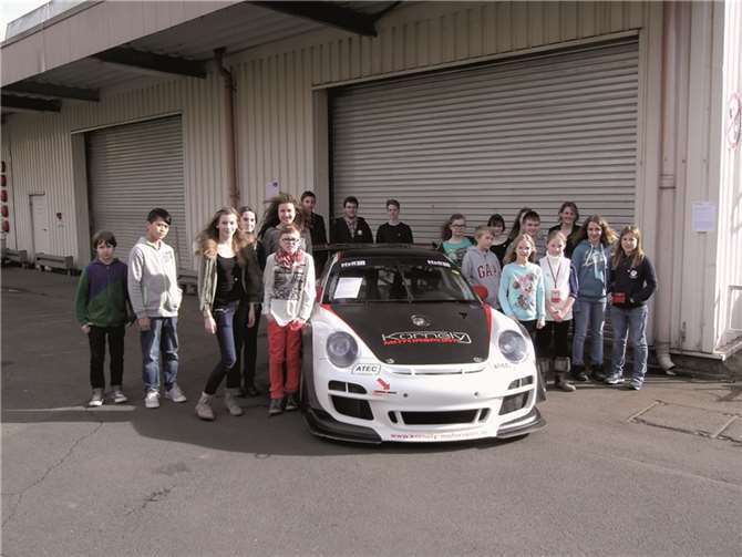 Die Teilnehmer des Max-von-Laue-Gymnasiums beim Regionalwettbewerb „Jugend forscht“. privat
