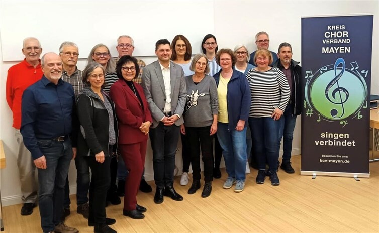 Die Teilnehmer des Netzwerk-Chor-Treffen mit Daniel Robbel (vorne Mitte).  Foto: privat