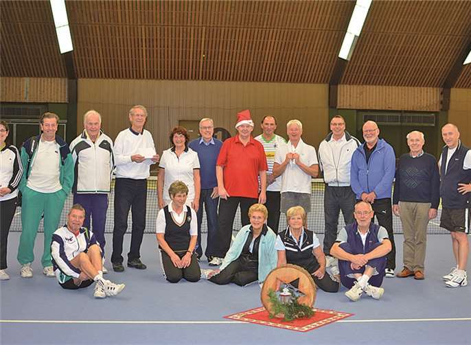 Die Teilnehmer des Nikolausturniers des ATC freuten sich über den Besuch des Nikolaus.privat