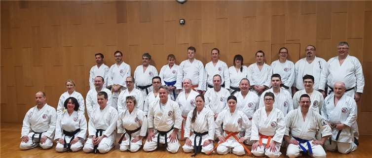 Die Teilnehmer des Puderbacher Ü 30 Trainingslagers in der Sportschule Rheinhessenprivat