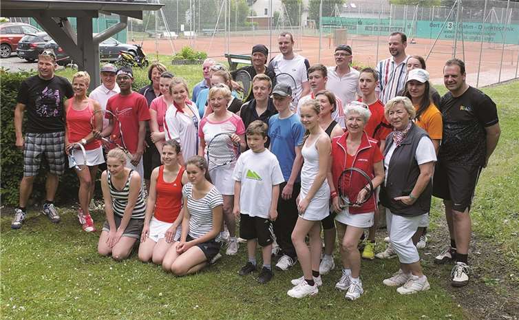 Die Teilnehmer des Schleifchenturniers.  Privat