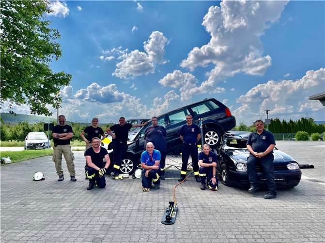 Die Teilnehmer des Trainings zum Umgang mit Schwerlasten.  Foto: Feuerwehr VG Weißenthurm