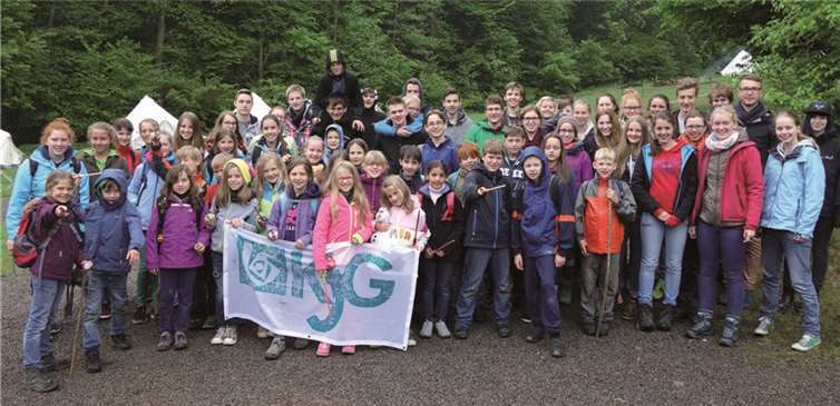 Die Teilnehmer des diesjährigen Zeltlagers mit ihren Betreuern.privat