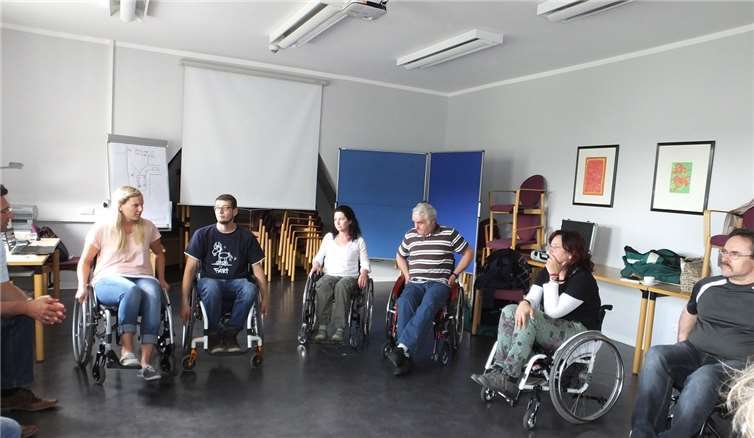 Die Teilnehmer des ganztägigen Rollstuhl-Seminars. Caritas Zentrum, Mendig
