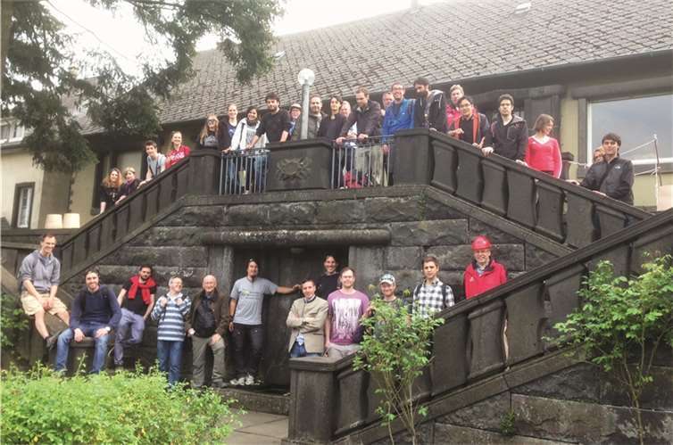 Die Teilnehmer des internationalen Workshops vor dem Dr. Franz Xaver Michels-Institut Mendig. FRE