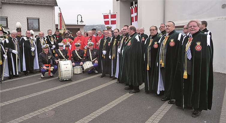 Die Teilnehmer des kleinen Jubiläums und die Ordensbrüder aus Limburg. Hajo Reif