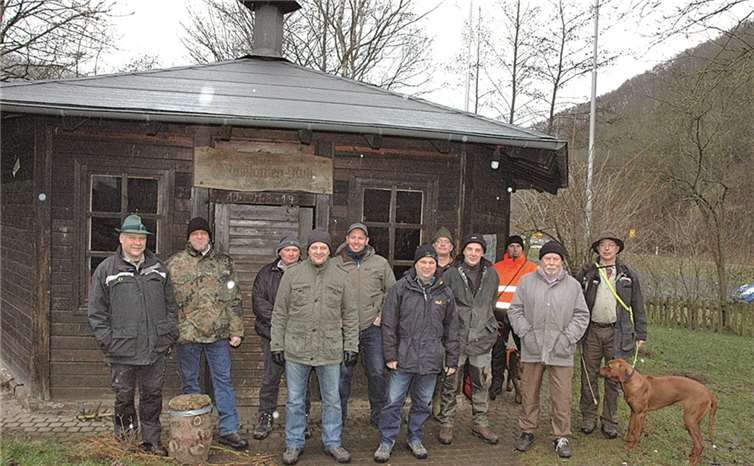 Die Teilnehmer des traditionellen Waldbegangs. UM