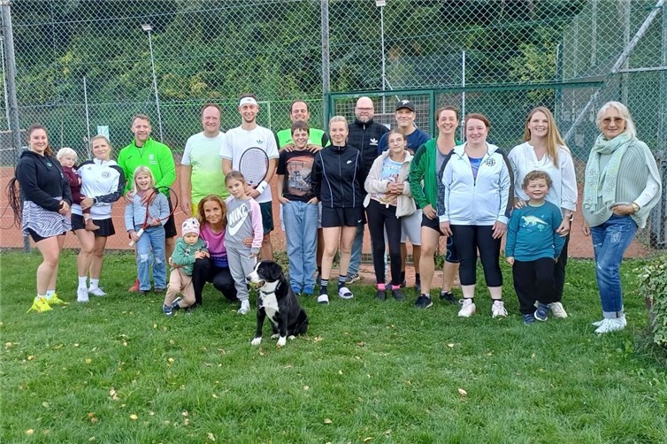 Tennis, Spaß und Sieg: Erfolgreiches 2. Hobbyturnier Die Teilnehmer des zweiten und letzten Hobbyturniers der Saison 2025 des TC Grün-Weiß Bad Hönningen. Fotos: privat