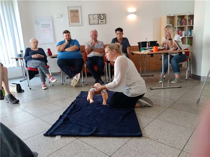 Die Teilnehmer erhielten praxisnahe Anleitungen und lernten lebensrettende Techniken.  Foto: privat