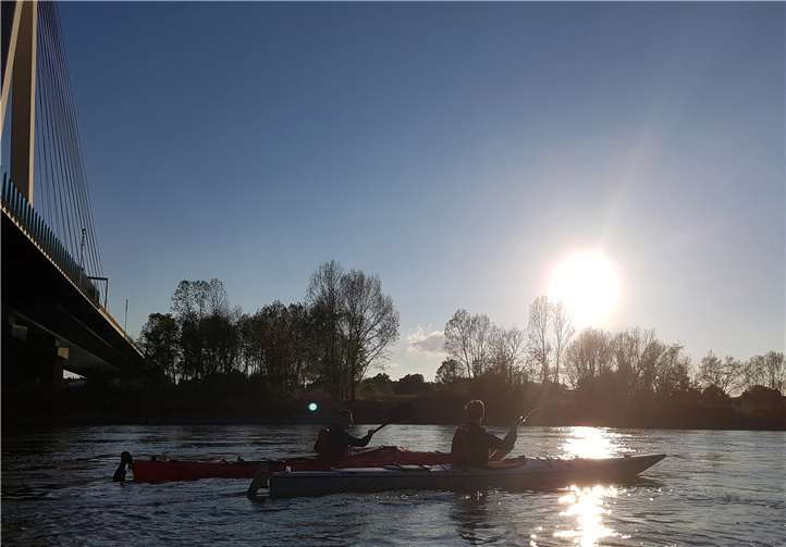 Die Teilnehmer genossen die Fahrt auf dem Rhein.