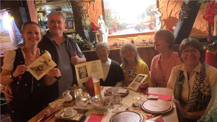 Die Teilnehmer hatten sichtlich Freude an dem Fairen Menü.  Foto: Steuerungsgruppe Fairtradetown Unkel