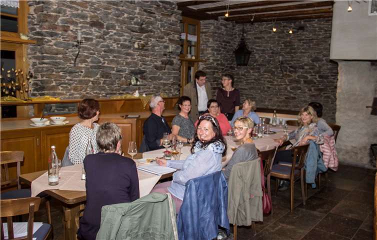 Die Teilnehmer hörten einen interessanten Vortrag von Volker Linden, nach dem Vortrag wurde weiter diskutiert. privat