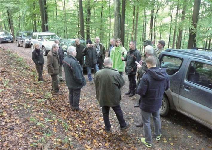 Die Teilnehmer informierten sich über die massiven Wildschäden.Andreas Michel