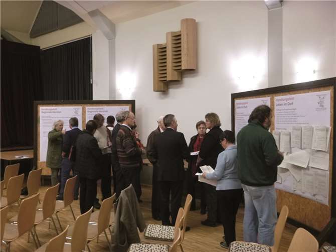 Die Teilnehmer konnten sich an Informationstafel vor der eigentlichen Veranstaltung informieren. privat