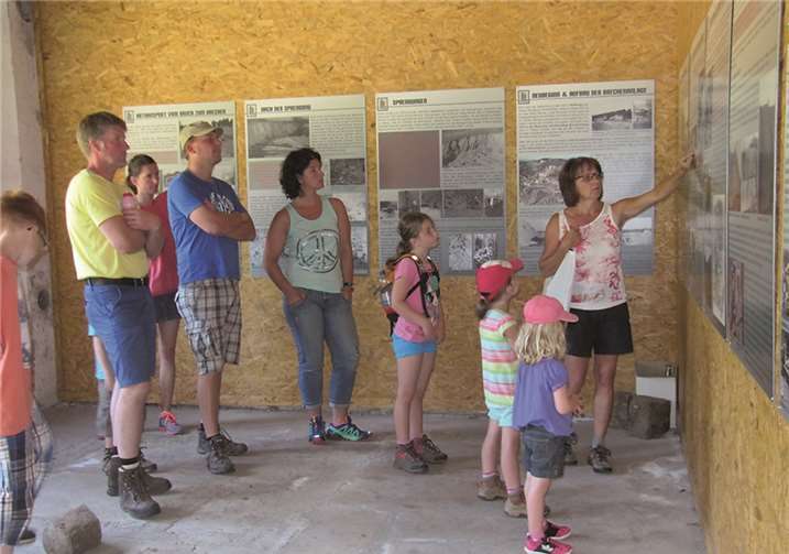 Die Teilnehmer lauschten gespannt den Ausführungen von Roswitha Sesterheim.
