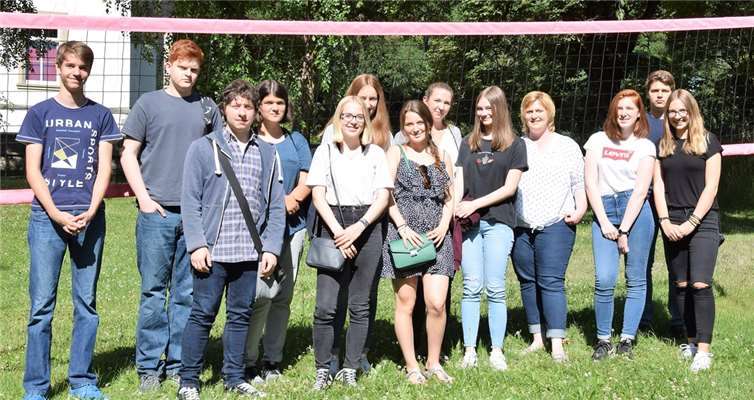 Die Teilnehmer lernen auch den Schülergarten der RMF kennen, der zahlreiche Sport und Freizeitangebote bietet. UBU