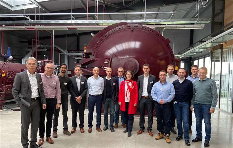 Die Teilnehmer nutzten die Netzwerkveranstaltung, um sich über aktuelle Trends, Produkte und Themen rund um den Leichtbau zu informieren und auszutauschen.Foto: privat