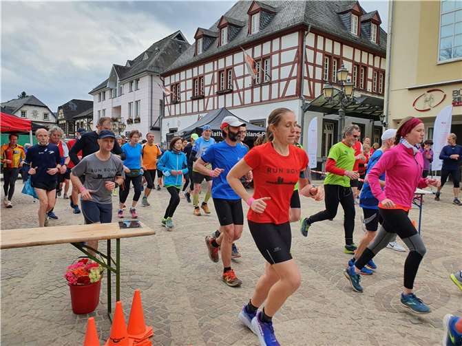 Ahruferlauf startet wieder Die Teilnehmer starten in Ahrweiler. Foto: privat