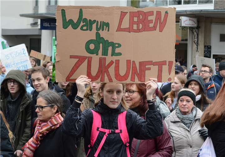Globale Demos: Teilnehmer von „Fridays for Future“ fordern sofortiges Handeln Die Teilnehmer streiken, damit die Politik handelt.