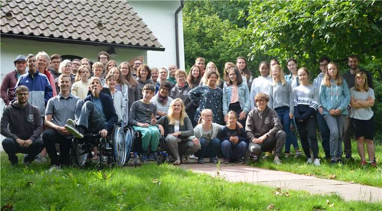 Die Teilnehmer und Teilnehmerinnen freuen sich auf die gemeinsame Freizeit am Plönersee.Foto: Simone Kämper