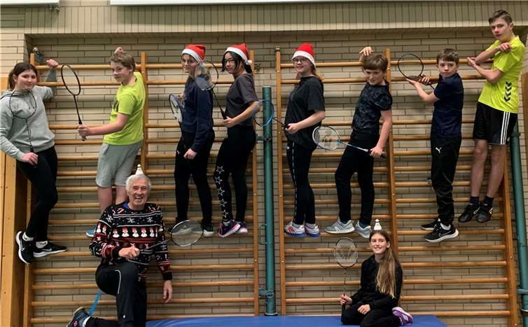 Die Teilnehmer vor dem Turnier mit Trainer Dieter Prax. Quelle: SV Unkel