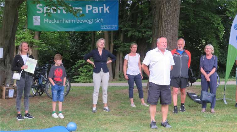 Die Teilnehmer wurden durch die stv. Bürgermeisterin Ariane Stech und dem Vorsitzenden des Stadtsportverbandes Martin Leupold begrüßt. Fotos: privat