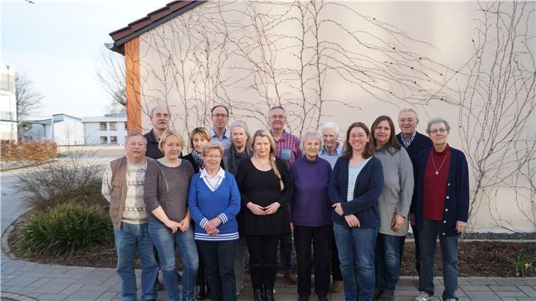 Die TeilnehmerInnen der Schulungsreihe haben sich an fünf Terminen mit den Schwerpunkten Demenz, Beschäftigung von Demenzkranken, wertschätzender Umgang mit Demenzkranken, Vorsorgevollmacht, Patientenverfügung, gesetzliche Betreuung, Leistungen der Pflegeversicherung und Entlastungsmöglichkeiten beschäftigt, um den Anforderungen der Pflege und Betreuung eines erkrankten Menschen gut gewachsen zu sein.privat